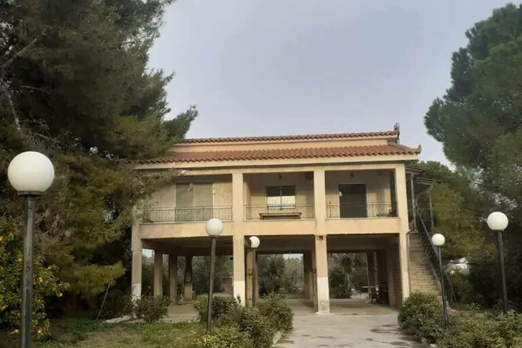 Realty photo 1