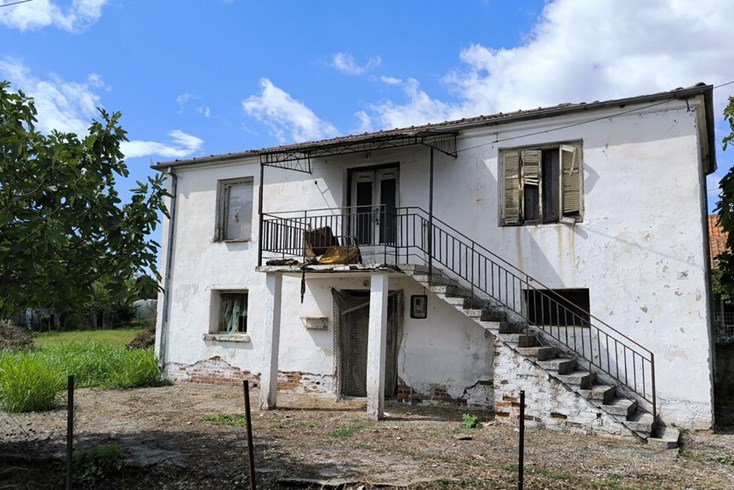 Realty photo 1