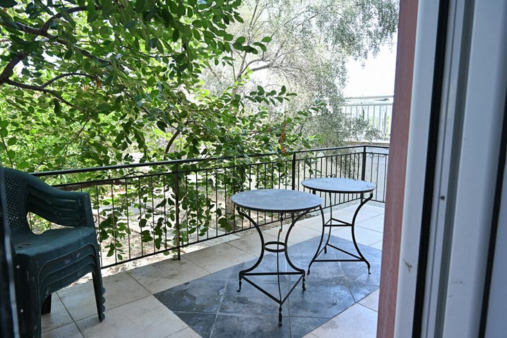 Realty photo 1