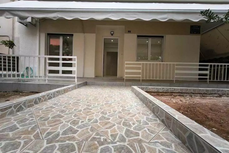 Realty photo 1