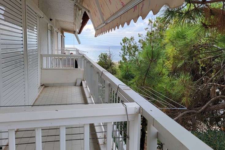 Realty photo 1