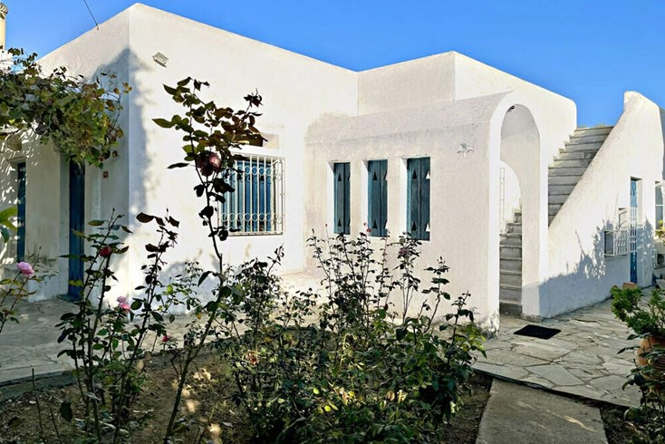 Realty photo 1