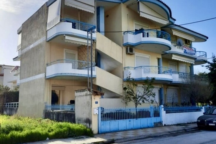 Realty photo 1