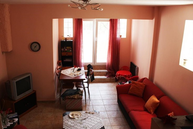 Realty photo 3