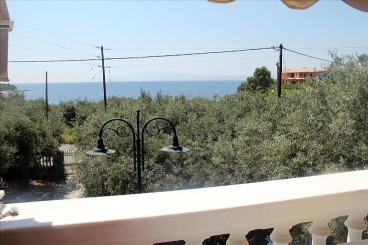 Realty photo 1
