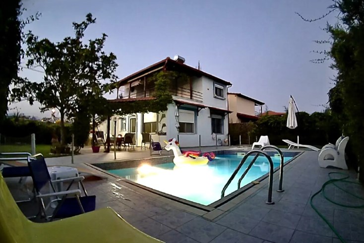 Realty photo 2