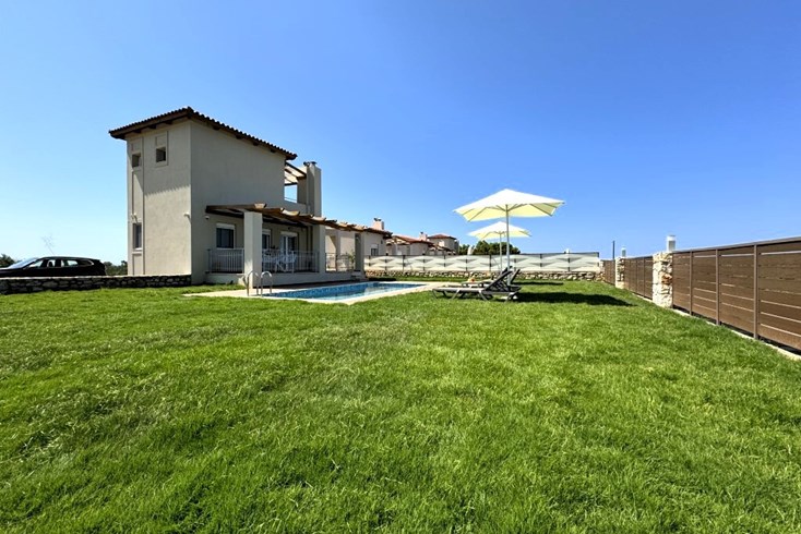 Realty photo 3