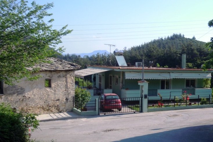 Realty photo 1