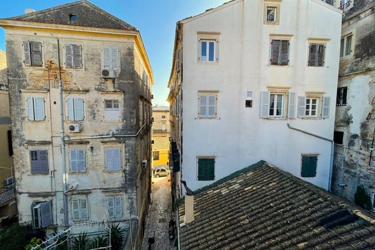 Realty photo 1