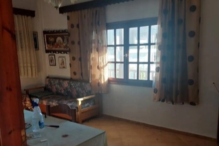 Realty photo 2