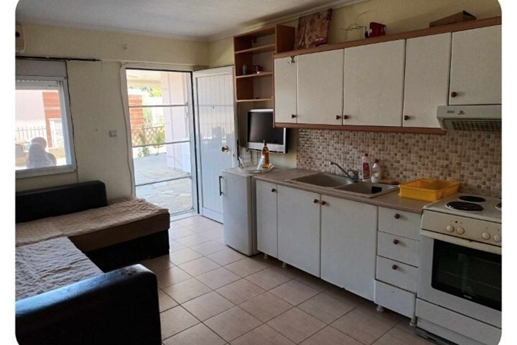 Realty photo 1