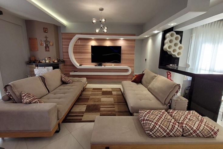 Realty photo 1