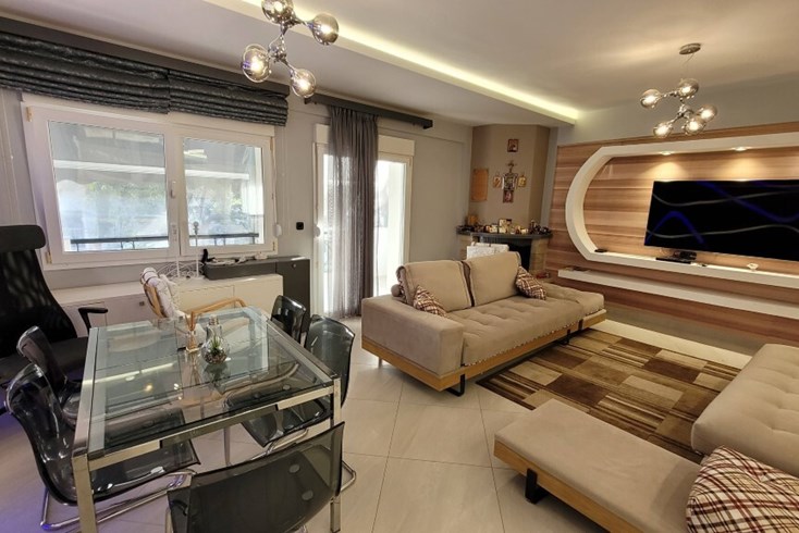 Realty photo 2