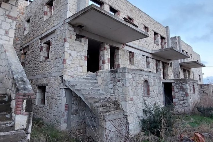 Realty photo 3