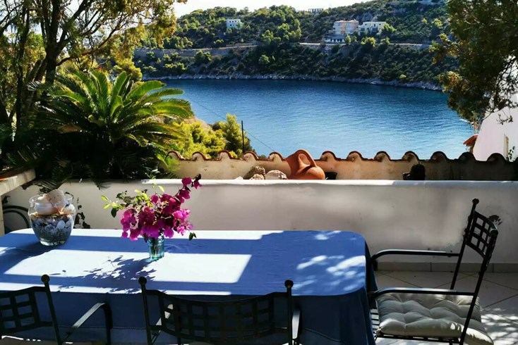 Realty photo 1