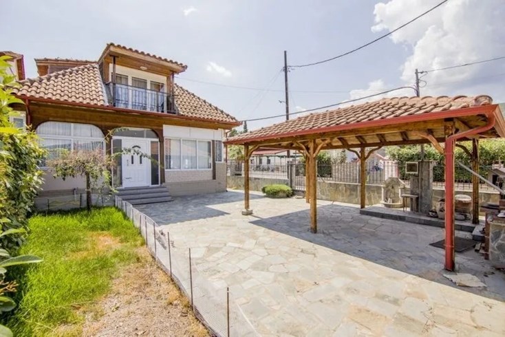 Realty photo 1