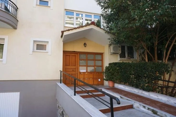 Realty photo 1
