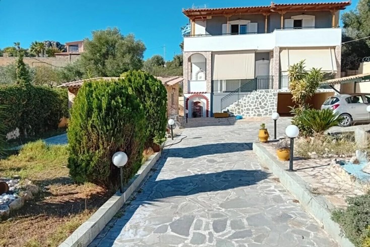 Realty photo 1