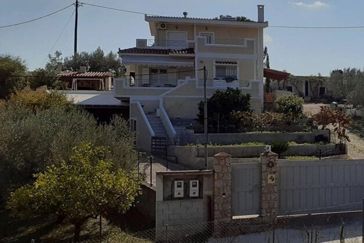 Realty photo 1