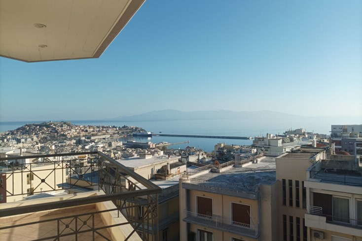Realty photo 1