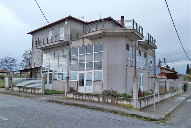 Realty photo 1