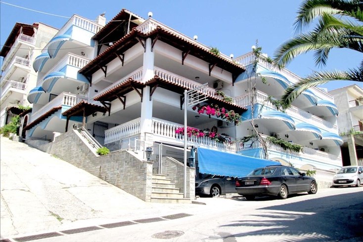 Realty photo 1