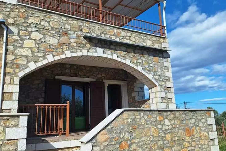 Realty photo 1