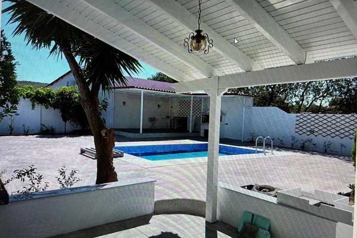 Realty photo 1