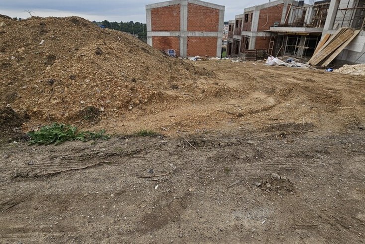 Realty photo 2