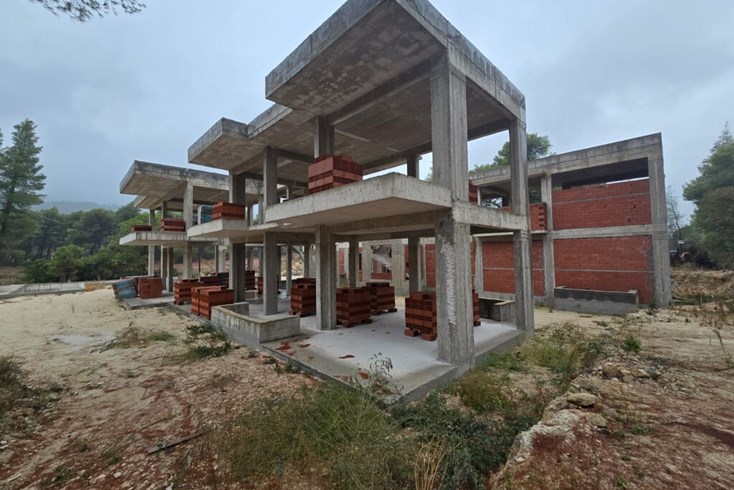 Realty photo 1