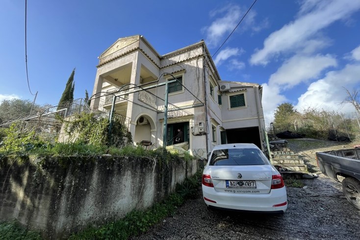 Realty photo 3