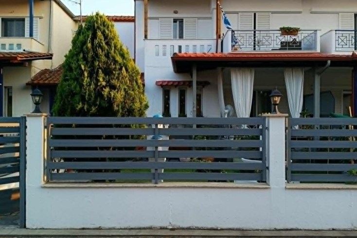 Realty photo 1