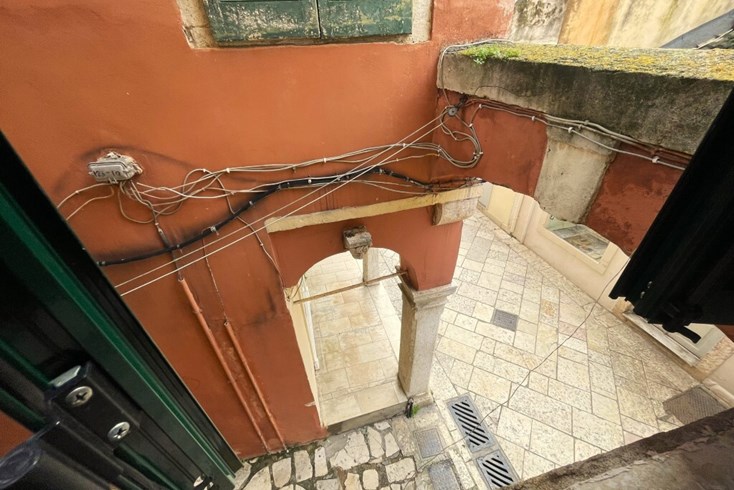 Realty photo 3