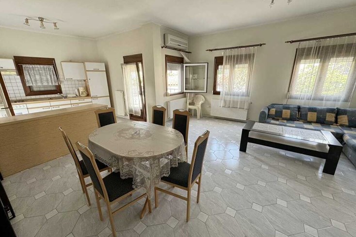 Realty photo 1