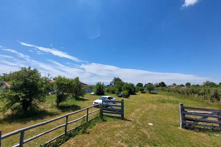 Realty photo 2