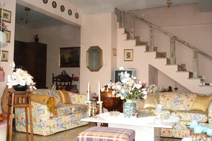 Realty photo 1