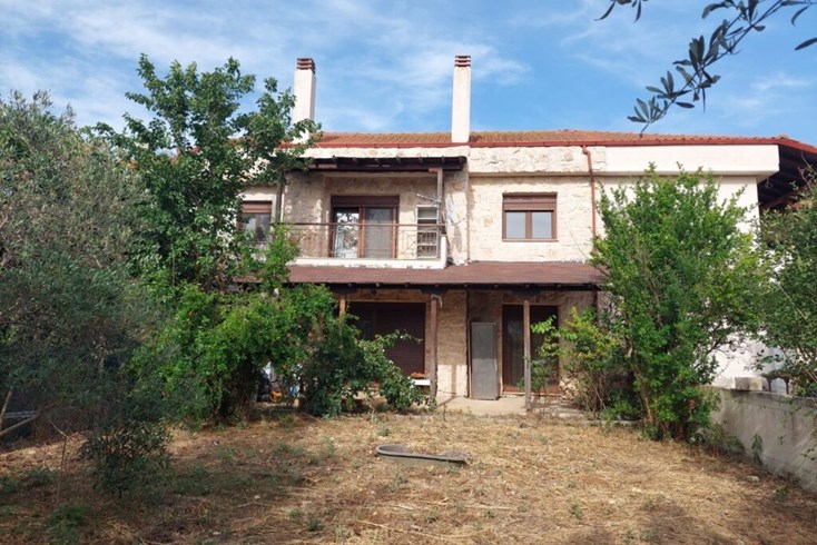 Realty photo 1