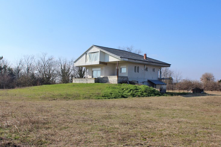 Realty photo 1