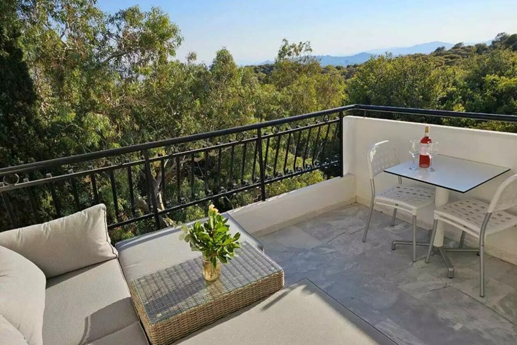 Realty photo 1