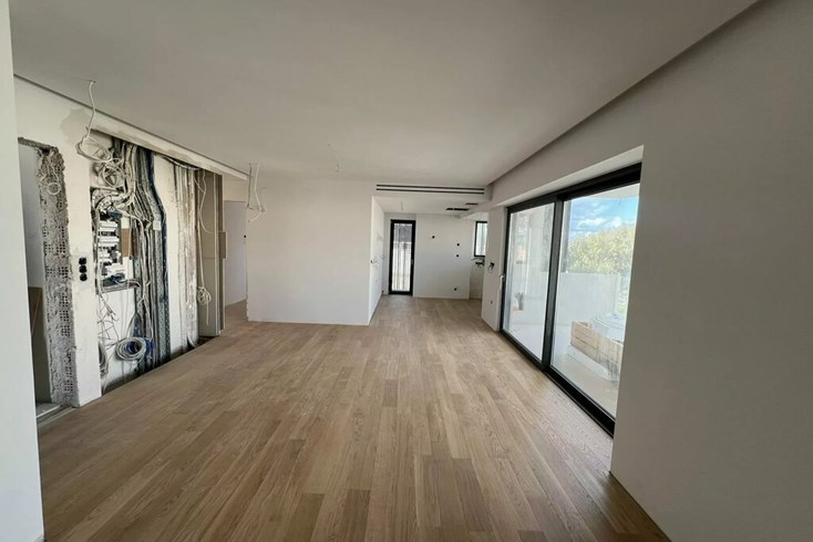 Realty photo 3