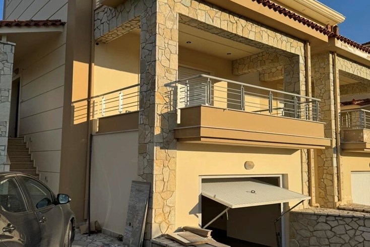 Realty photo 1