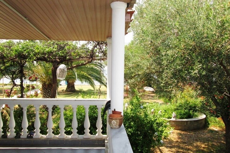Realty photo 2