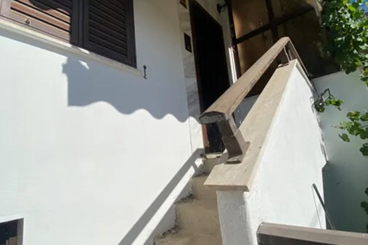 Realty photo 2