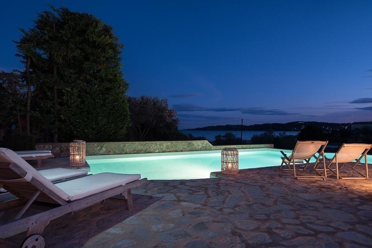 Realty photo 2