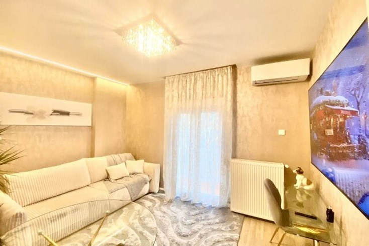 Realty photo 2