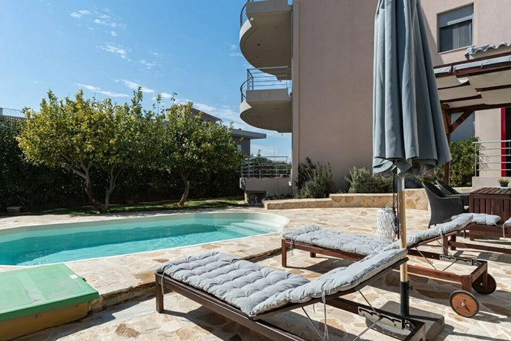 Realty photo 2