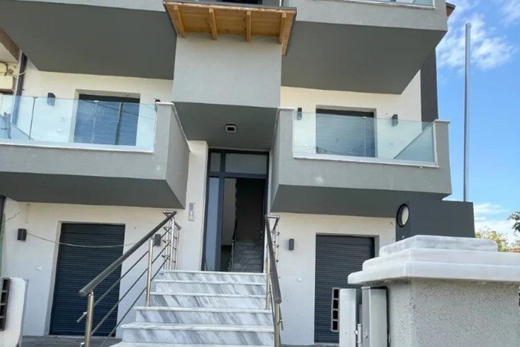 Realty photo 1