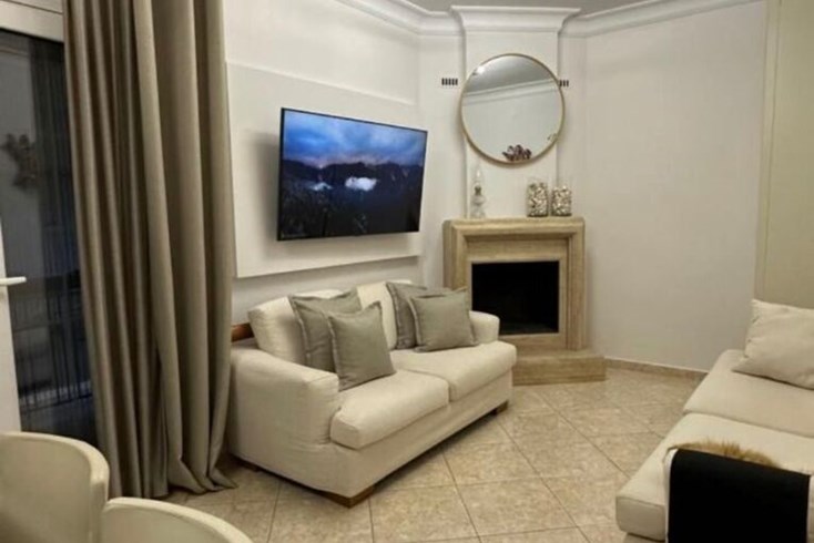 Realty photo 1