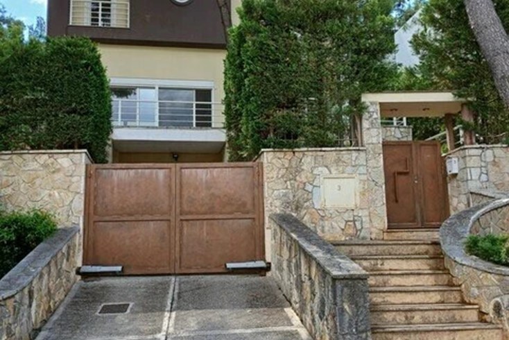 Realty photo 1