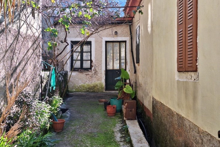 Realty photo 1